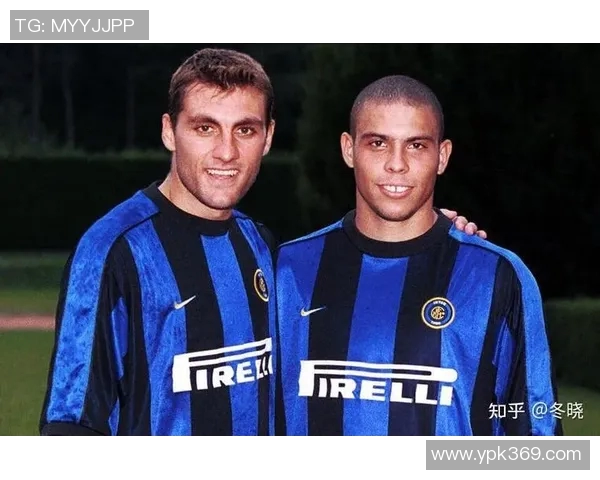 中锋位置上的足球明星们如何在比赛中展现个人魅力与团队合作精神