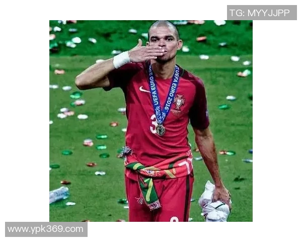 从青涩少年到绿茵传奇足球明星的成长之路与奋斗故事