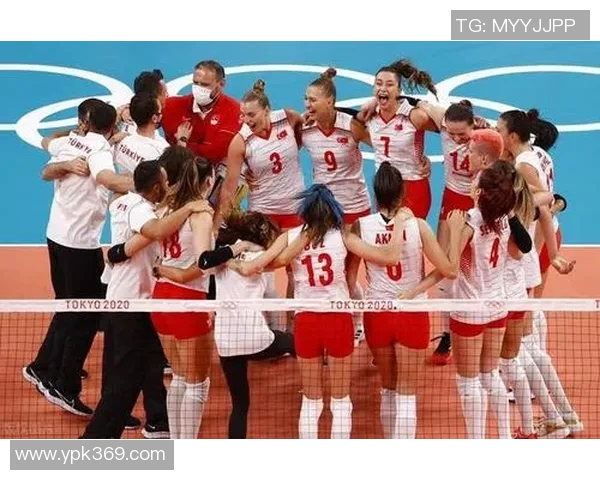 南京排球队与重庆排球队速度对比分析赛后复盘探讨