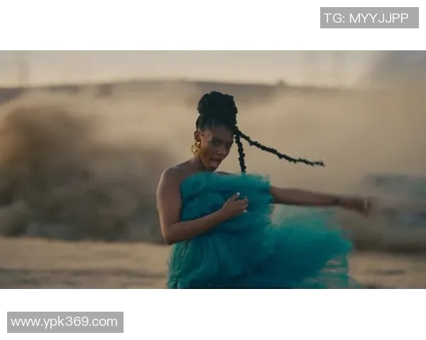 穿裙子的足球明星展现独特风格打破传统界限引发热议与讨论